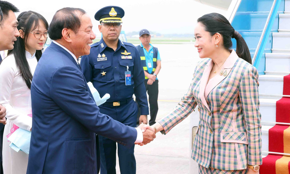 Thai Prime Minister begins official visit to Vietnam